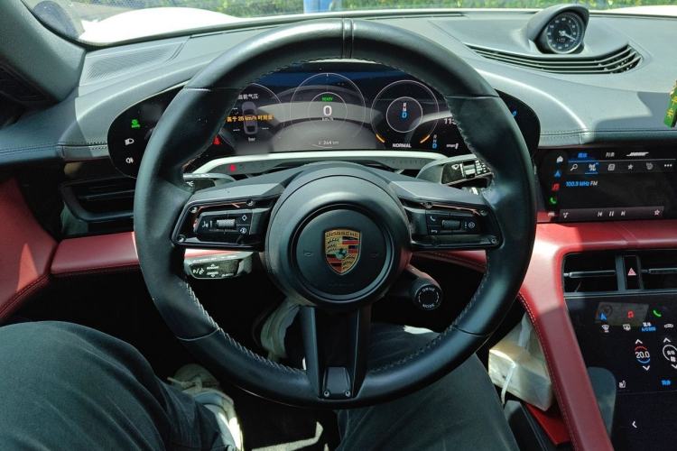 Used Porsche Taycan 2022-Year Updated Taycan Steering Wheel