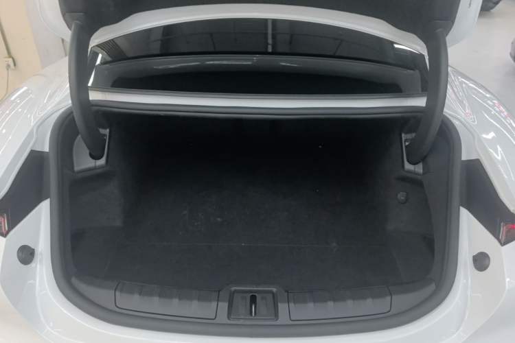 Used Porsche Taycan 2022-Year Updated Taycan Trunk