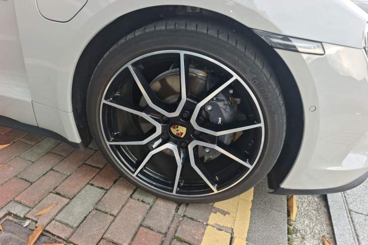 Used Porsche Taycan 2024 Taycan 4 Right Front Wheel Hub