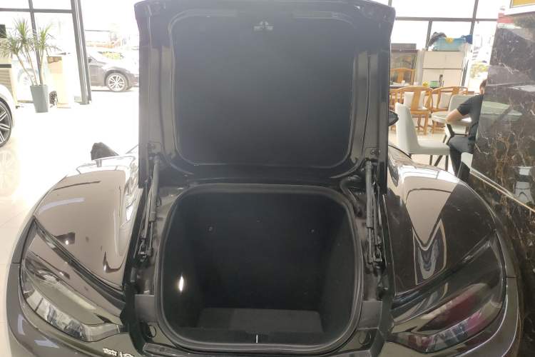 Used Qiantu K50 2018 Standard Model Trunk