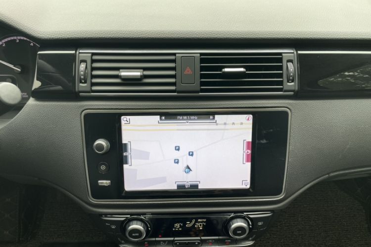Used Qoros 3 2014 Sedan 1.6T Automatic ZhiZhen Model Audio And AC Panel