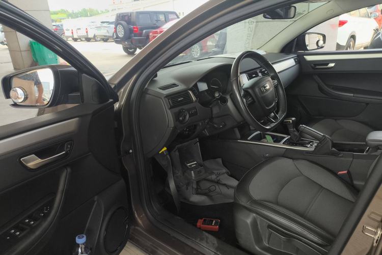 Used Qoros 3 2016 Urban SUV 1.6T Automatic Zhiyue Model Driver Seat