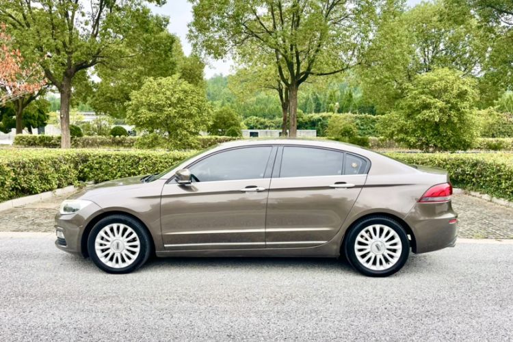 Used Qoros 3 2014 Sedan 1.6T Automatic ZhiZhen Model Exterior 2