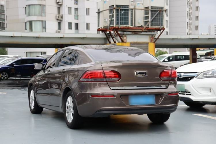 Used Qoros 3 2014 Sedan 1.6L Automatic Zhiyue Model Exterior 4
