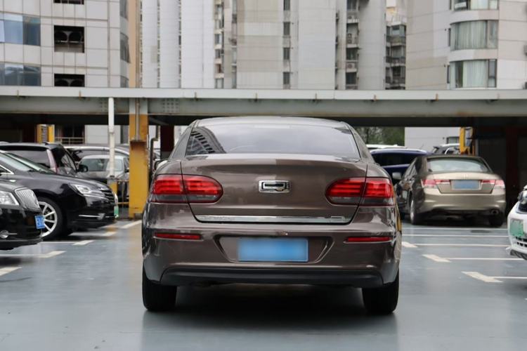 Used Qoros 3 2014 Sedan 1.6L Automatic Zhiyue Model Exterior 5