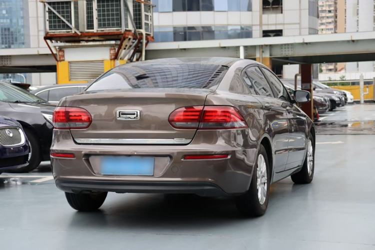 Used Qoros 3 2014 Sedan 1.6L Automatic Zhiyue Model Exterior 7