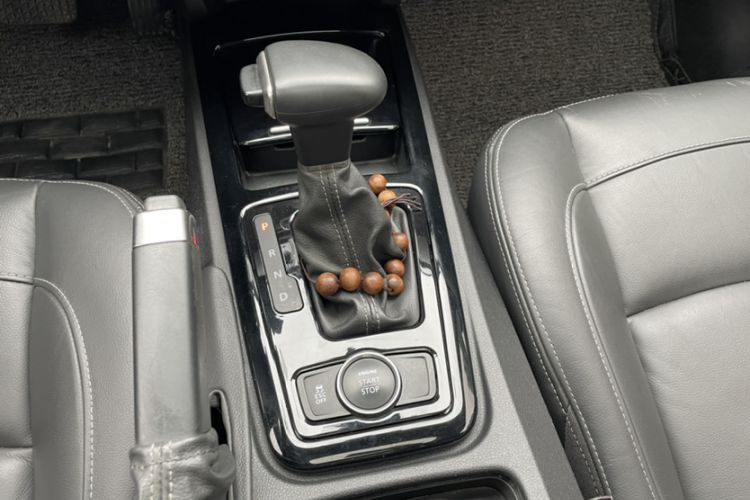 Used Qoros 3 2014 Sedan 1.6T Automatic ZhiZhen Model Gear Lever