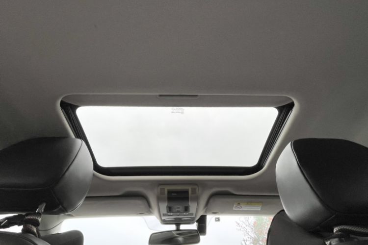 Used Qoros 3 2014 Sedan 1.6T Automatic ZhiZhen Model Headliner