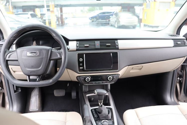 Used Qoros 3 2014 Sedan 1.6L Automatic Zhiyue Model Interior 1