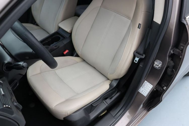 Used Qoros 3 2014 Sedan 1.6L Automatic Zhiyue Model Interior 3