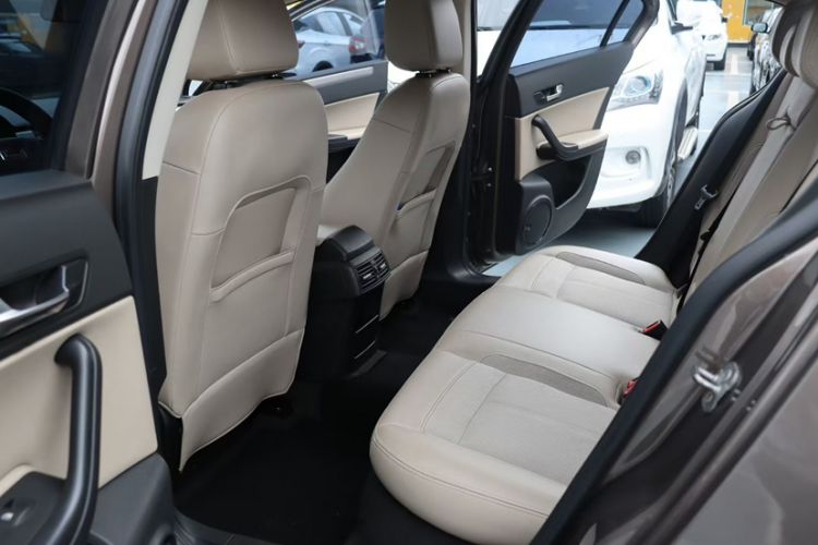 Used Qoros 3 2014 Sedan 1.6L Automatic Zhiyue Model Interior 5