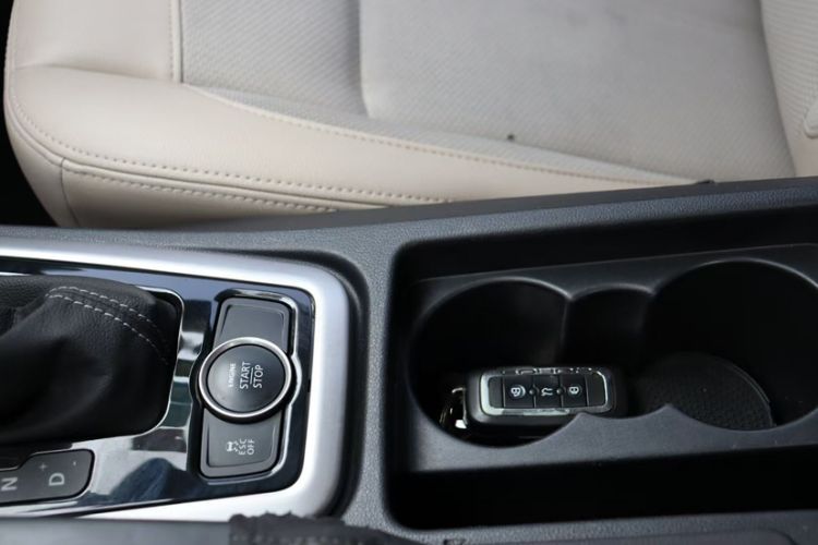 Used Qoros 3 2014 Sedan 1.6L Automatic Zhiyue Model Interior 6