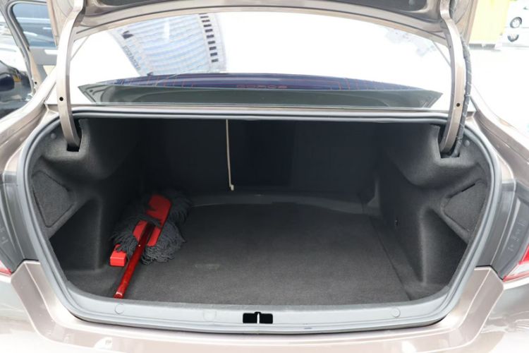 Used Qoros 3 2014 Sedan 1.6L Automatic Zhiyue Model Interior 7