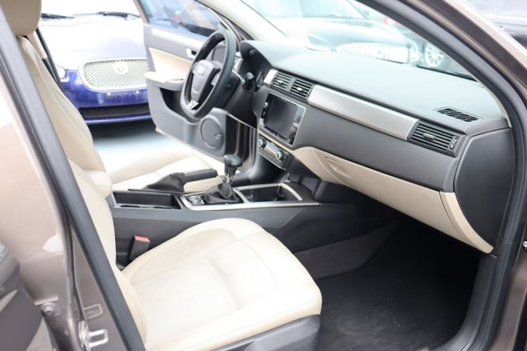 Used Qoros 3 2014 Sedan 1.6L Automatic Zhiyue Model Interior 9