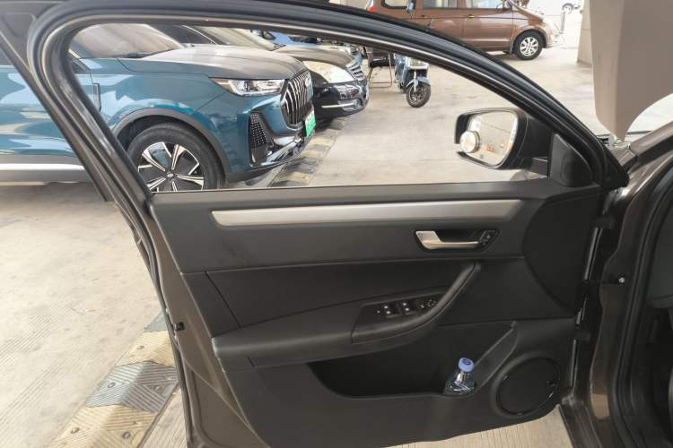 Used Qoros 3 2016 Urban SUV 1.6T Automatic Zhiyue Model Left Front Door Interior