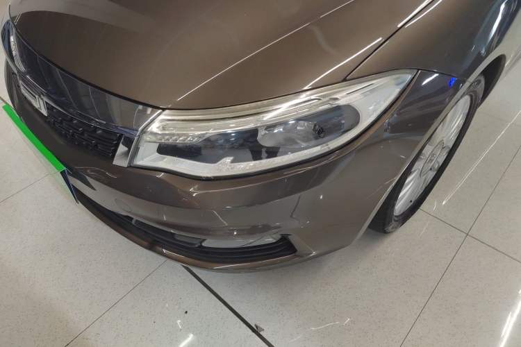 Used Qoros 3 2014 Sedan 1.6T Automatic ZhiZhen Model Left Front Headlight