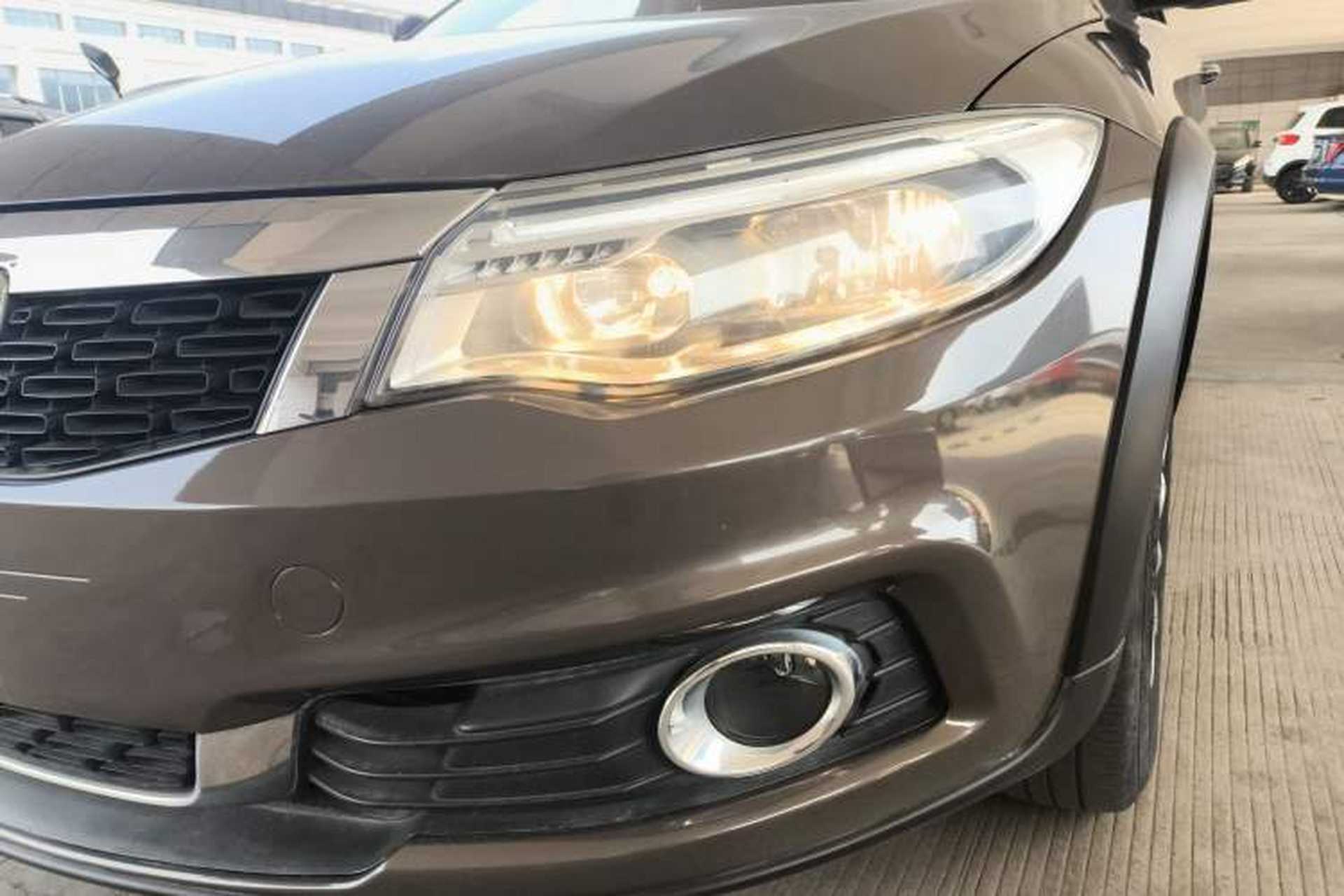 Used Qoros 3 2016 Urban SUV 1.6T Automatic Zhiyue Model Left Front Headlight