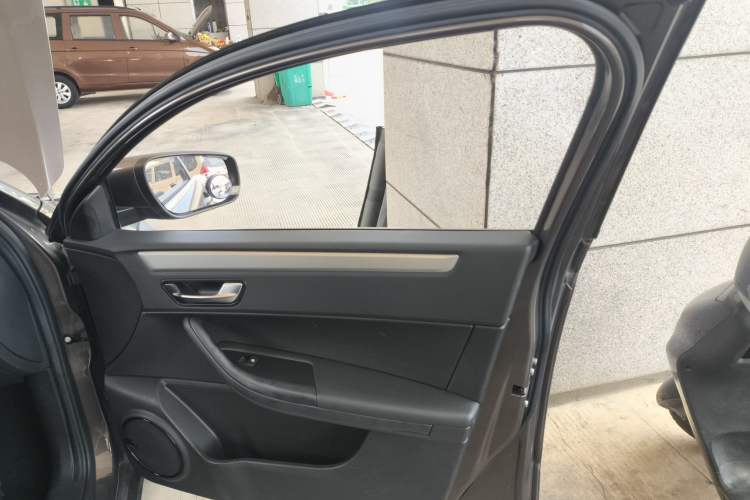 Used Qoros 3 2016 Urban SUV 1.6T Automatic Zhiyue Model Right Front Door Interior