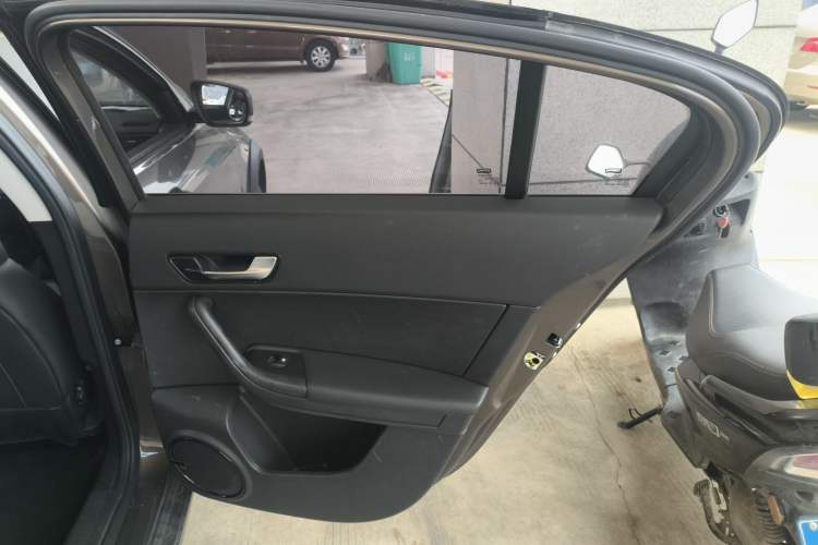 Used Qoros 3 2016 Urban SUV 1.6T Automatic Zhiyue Model Right Rear Door Interior