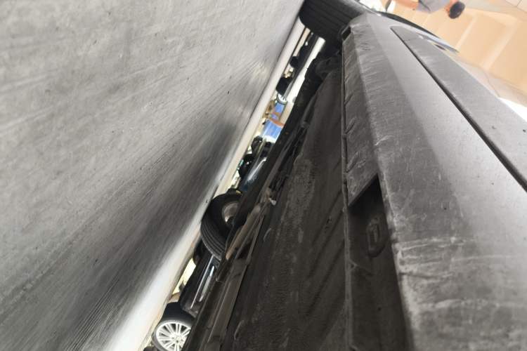Used Qoros 3 2016 Urban SUV 1.6T Automatic Zhiyue Model Right Side Sill