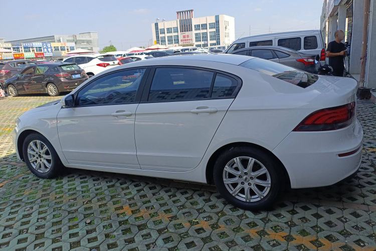 Used Qoros 3 2018 Sedan 1.6L Automatic Leading Model Exterior 3