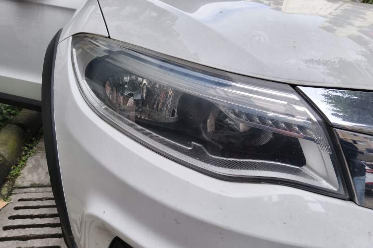 Used Qoros 3 2016 Urban SUV 1.6T Automatic Zhiyue Model Exterior 6