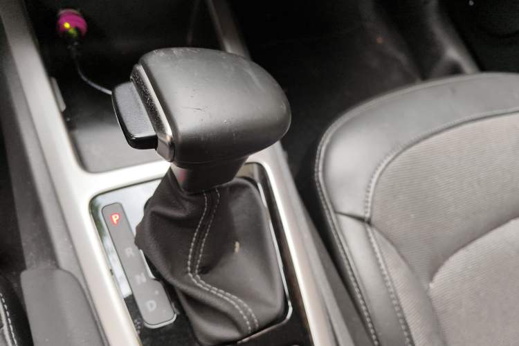 Used Qoros 3 2016 Urban SUV 1.6T Automatic Zhiyue Model Gear Lever