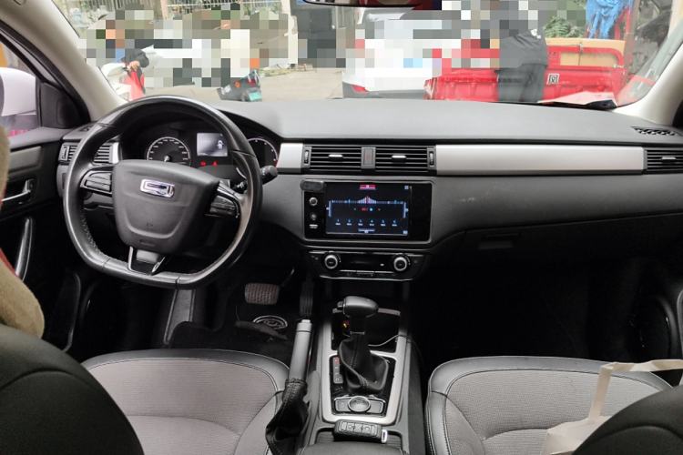 Used Qoros 3 2016 Urban SUV 1.6T Automatic Zhiyue Model Interior 2