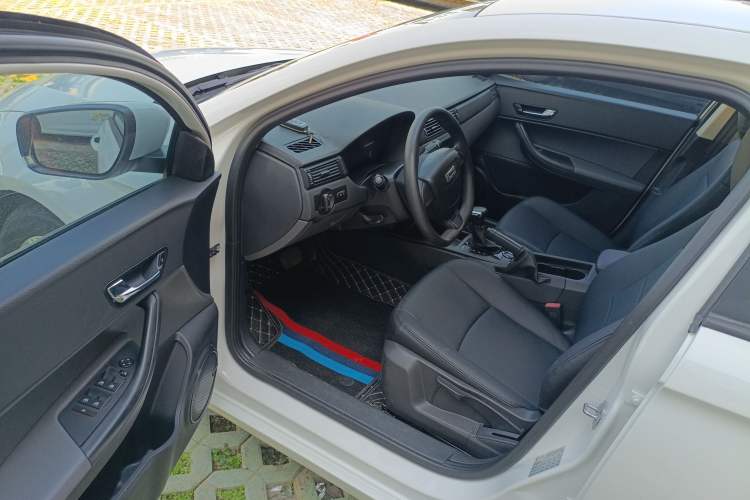 Used Qoros 3 2018 Sedan 1.6L Automatic Leading Model Interior 3