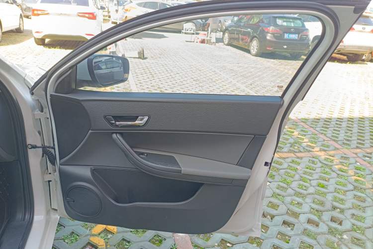 Used Qoros 3 2018 Sedan 1.6L Automatic Leading Model Interior 5