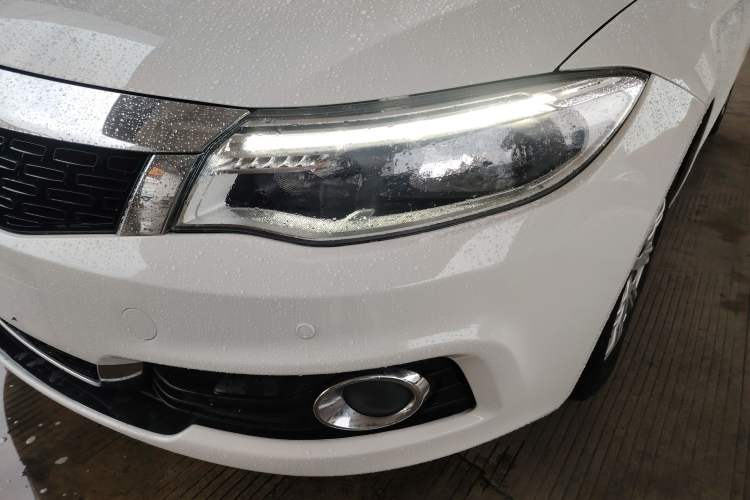 Used Qoros 3 2017 Hatchback 1.6L Automatic Zhiyue Model Left Front Headlight