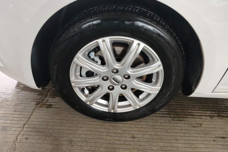 Used Qoros 3 2017 Hatchback 1.6L Automatic Zhiyue Model Left Front Wheel Hub