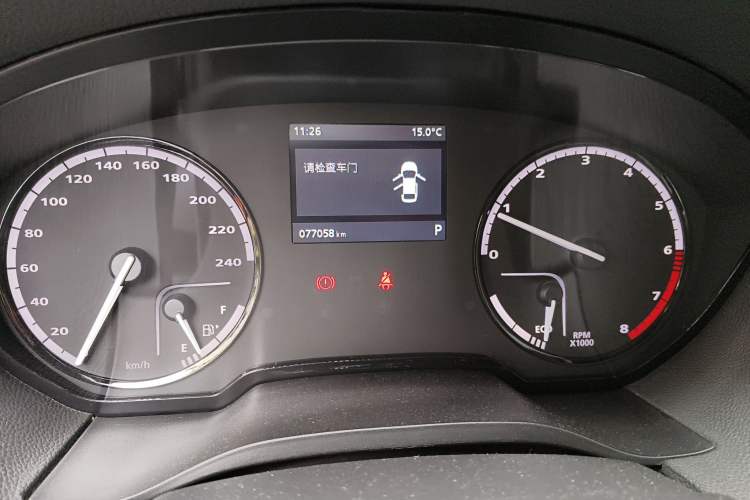 Used Qoros 3 2016 Urban SUV 1.6T Automatic Zhiyue Model Odometer Close Up