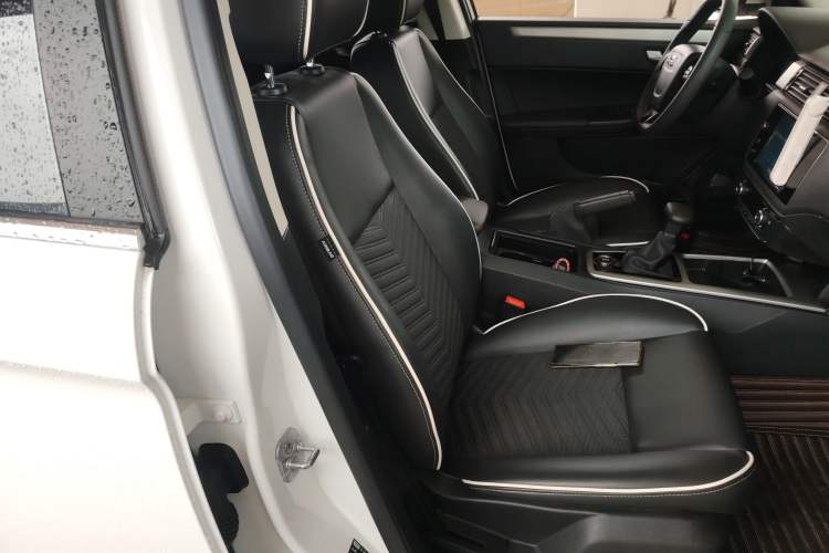 Used Qoros 3 2017 Hatchback 1.6L Automatic Zhiyue Model Right Front Seat