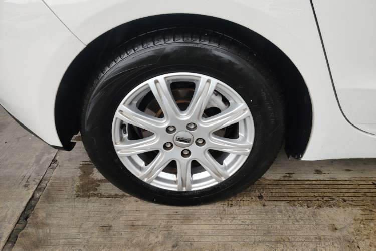 Used Qoros 3 2017 Hatchback 1.6L Automatic Zhiyue Model Right Rear Wheel Hub