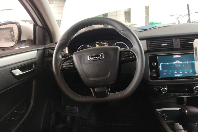 Used Qoros 3 2017 Hatchback 1.6L Automatic Zhiyue Model Steering Wheel