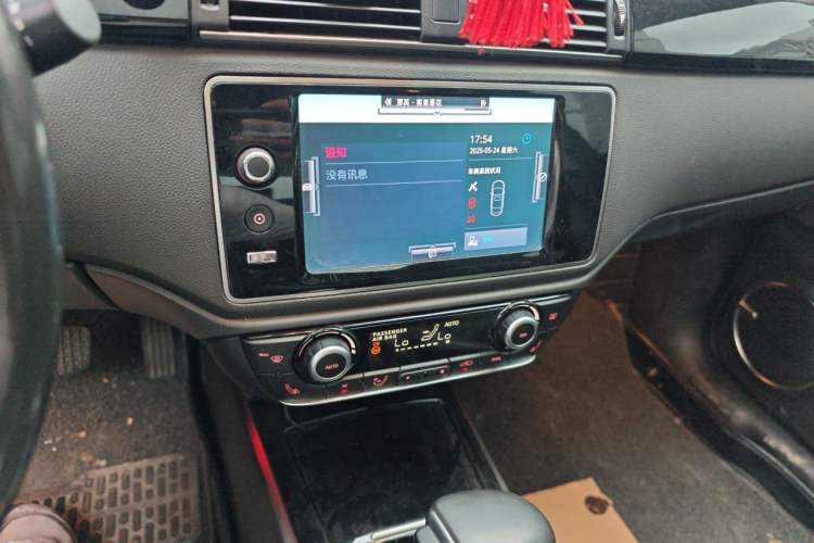 Used Qoros 3 2014 Sedan 1.6T Automatic ZhiZhen Model Audio And AC Panel