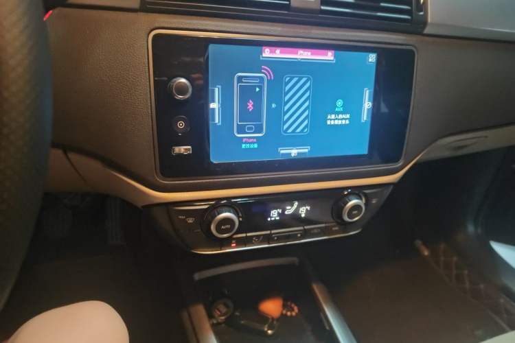 Used Qoros 3 2014 Sedan 1.6L Manual Zhiyue Model Audio And AC Panel