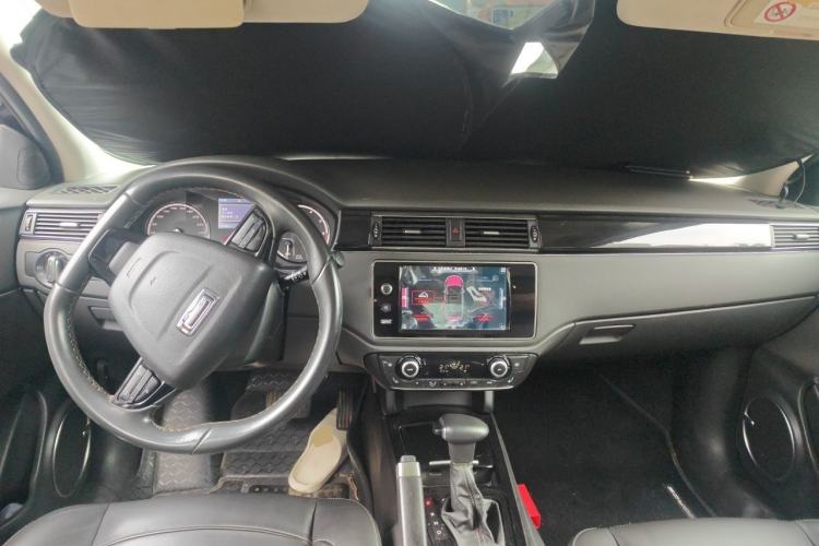 Used Qoros 3 2014 Sedan 1.6T Automatic ZhiZhen Model Center Console