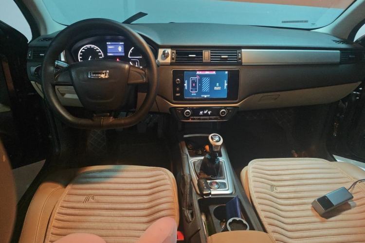 Used Qoros 3 2014 Sedan 1.6L Manual Zhiyue Model Center Console
