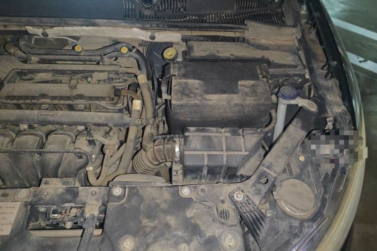 Used Qoros 3 2014 Sedan 1.6L Manual Zhiyue Model Engine Bay Left