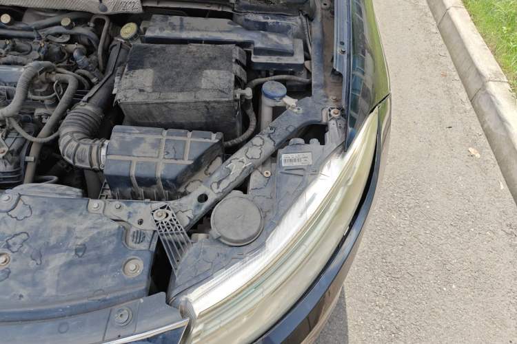 Used Qoros 3 2014 Sedan 1.6T Automatic ZhiZhen Model Engine Bay Left