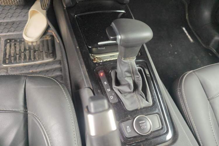 Used Qoros 3 2014 Sedan 1.6T Automatic ZhiZhen Model Gear Lever
