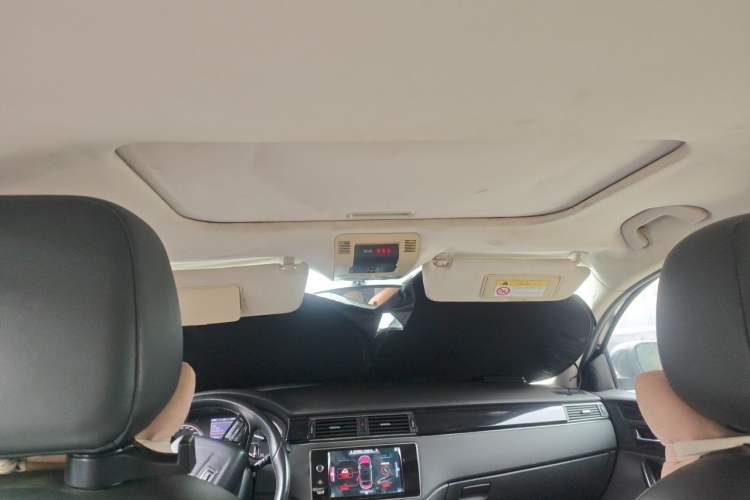 Used Qoros 3 2014 Sedan 1.6T Automatic ZhiZhen Model Headliner