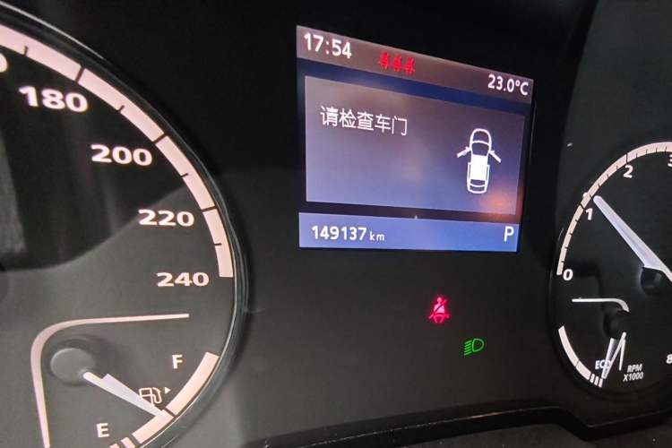 Used Qoros 3 2014 Sedan 1.6T Automatic ZhiZhen Model Odometer Close Up