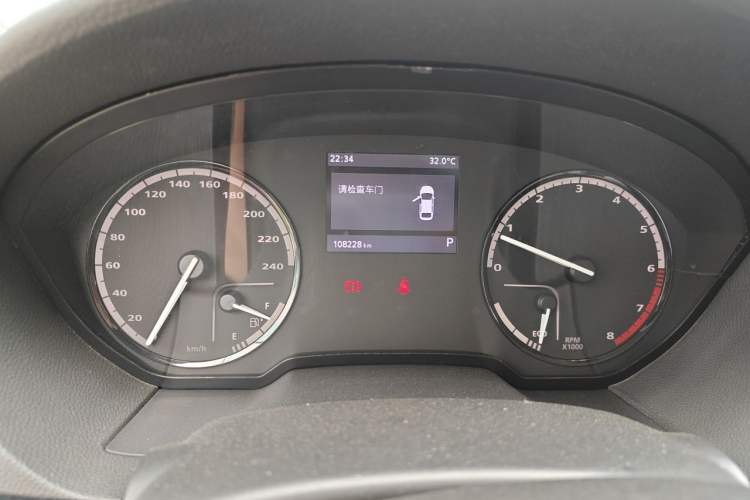 Used Qoros 3 2014 Sedan 1.6T Automatic ZhiZhen Model Odometer Close Up