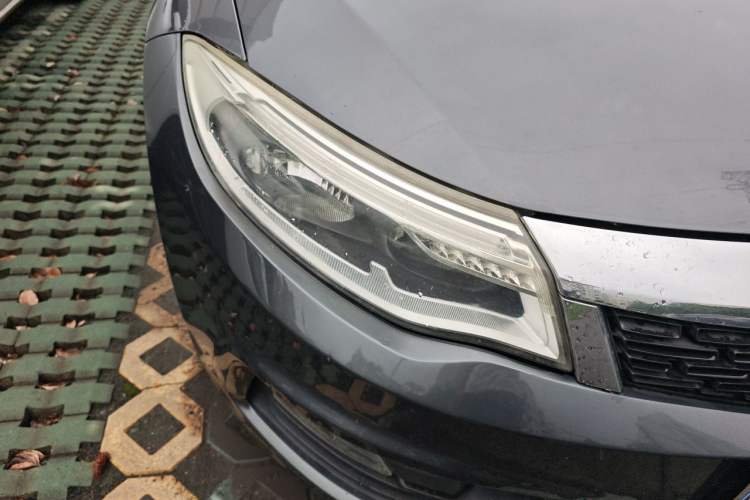 Used Qoros 3 2014 Sedan 1.6T Automatic ZhiZhen Model Right Front Headlight