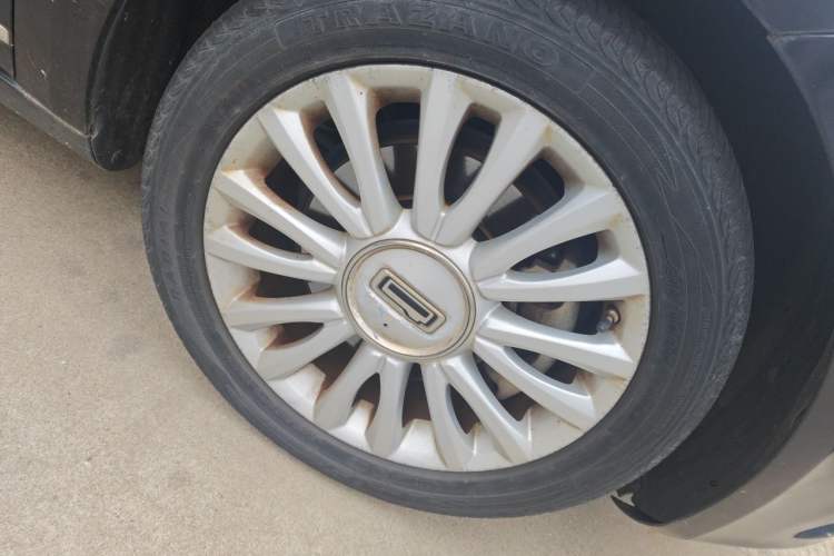 Used Qoros 3 2014 Sedan 1.6T Automatic ZhiZhen Model Right Front Wheel Hub