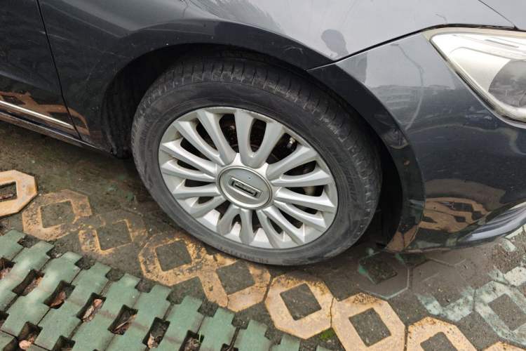 Used Qoros 3 2014 Sedan 1.6T Automatic ZhiZhen Model Right Front Wheel Hub