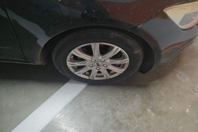 Used Qoros 3 2014 Sedan 1.6L Manual Zhiyue Model Right Front Wheel Hub